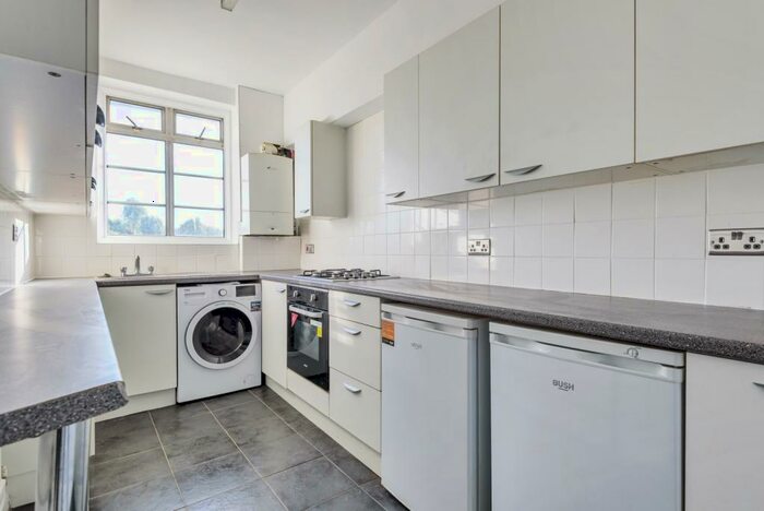 2 Bedroom Flat To Rent In Burnt Ash Hill London, SE12