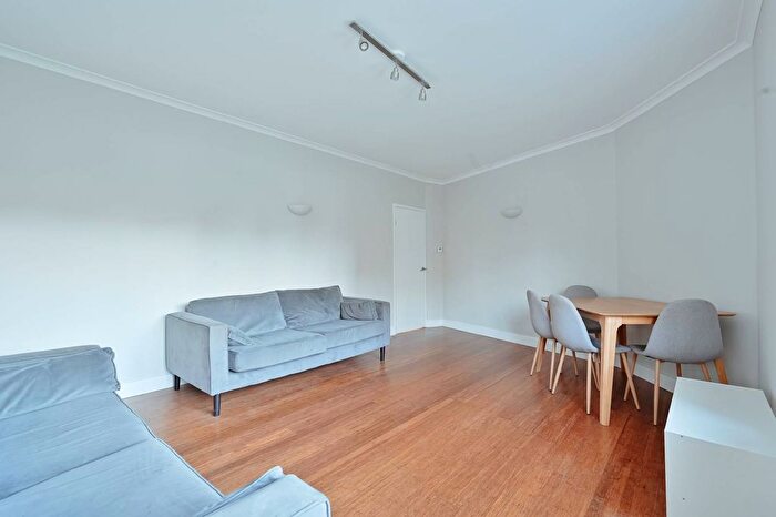 4 Bedroom Flat To Rent In Willesden Lane, Brondesbury, London, NW2