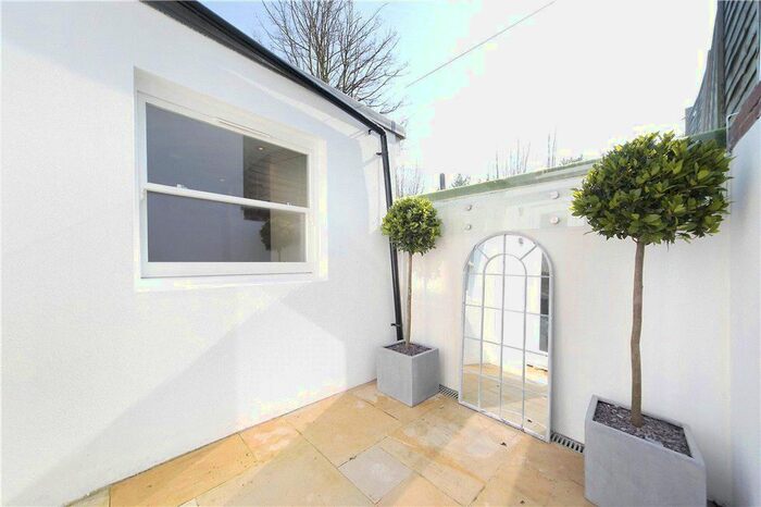 2 Bedroom Flat To Rent In Fernlea Road, Balham, London, SW12