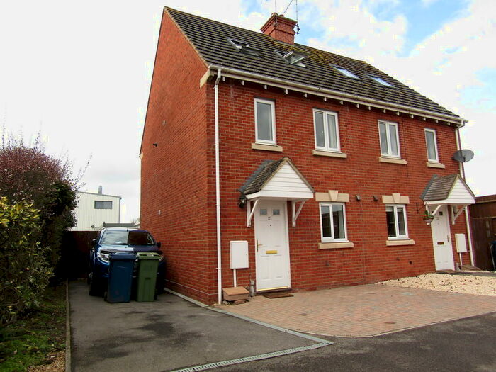 3 Bedroom Semi-Detached House To Rent In Hanson Gardens, Bishops Cleeve, GL52