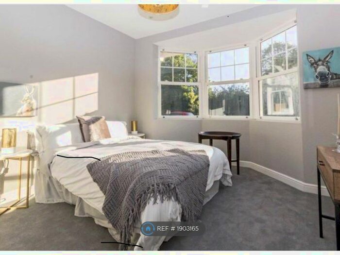 2 Bedroom Flat To Rent In Hampton Road, Hampton Hill, Hampton, TW12