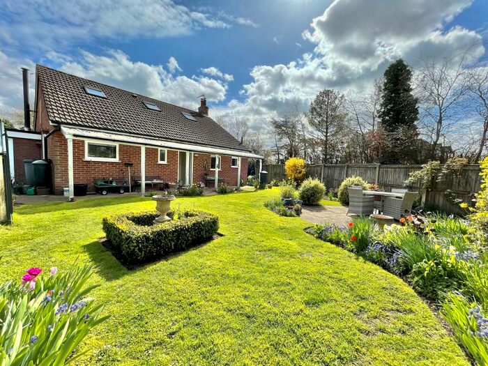 3 Bedroom Chalet For Sale In Station Road, Yaxham, Dereham, NR19