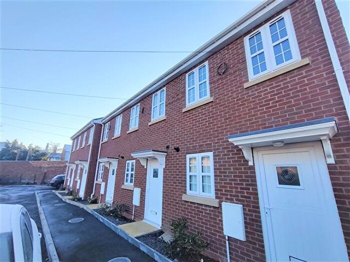 2 Bedroom House To Rent In New Road, Stourbridge, DY8