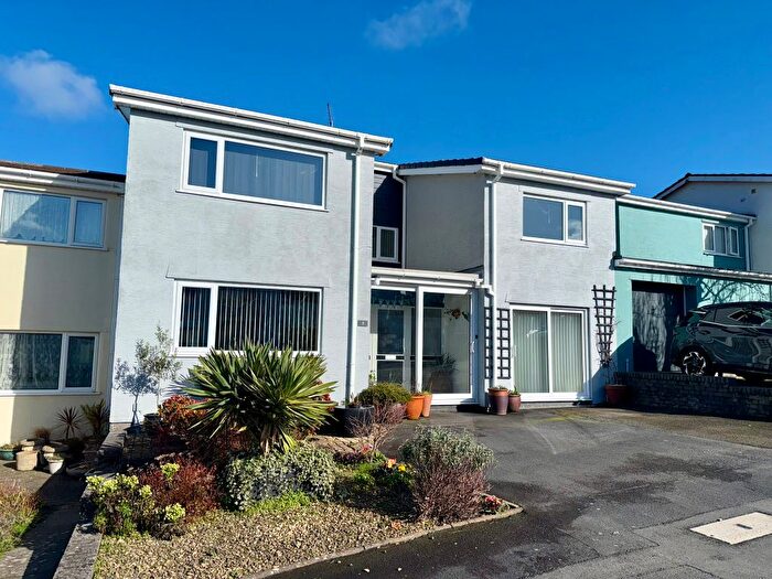 4 Bedroom Link Detached House For Sale In Maes Afallen, Bow Street, SY24