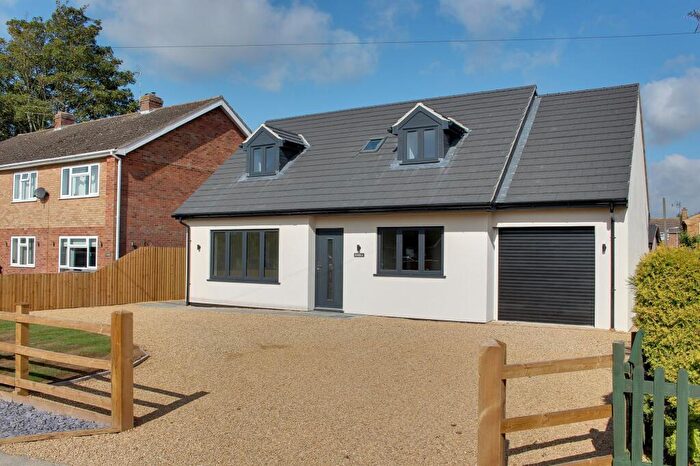 4 Bedroom Chalet For Sale In High Road, Wisbech St. Mary, PE13