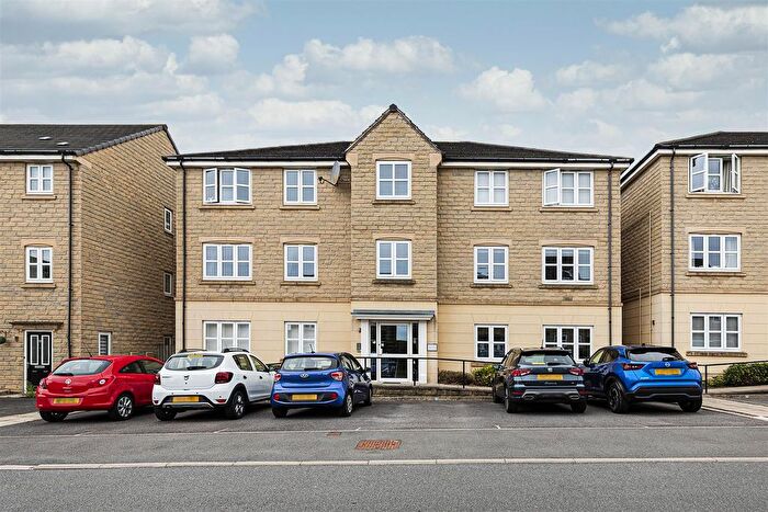 2 Bedroom Flat For Sale In Tennyson Avenue, Lindley, Huddersfield, HD3