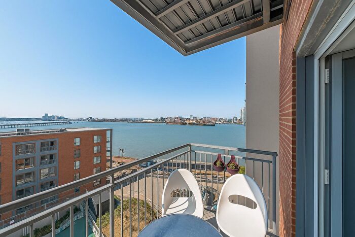 3 Bedroom Apartment To Rent In Denyer Walk, Southampton, SO19