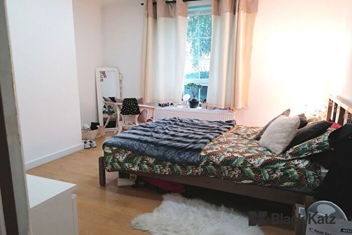 3 Bedroom Flat To Rent In Long Lane, London Bridge / Borough, SE1