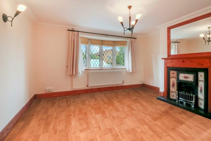 3 Bedroom End Of Terrace House To Rent In Hillside, Hatfield, AL10