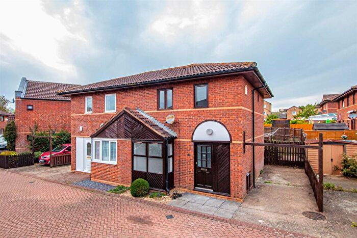 3 Bedroom Semi-Detached House To Rent In Armstrong Close, Crownhill, MK8