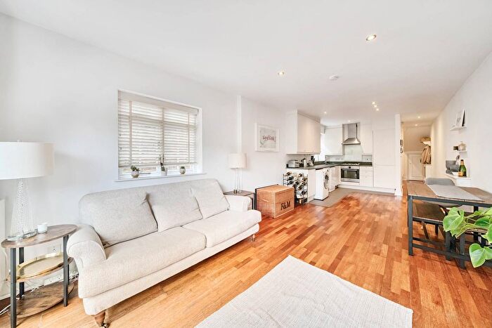 2 Bedroom Flat For Sale In Kenyon Street, Bishop's Park, London, SW6