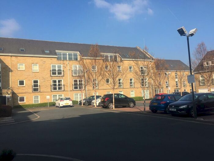 2 Bedroom Apartment To Rent In Regent Court, Halifax, HX3