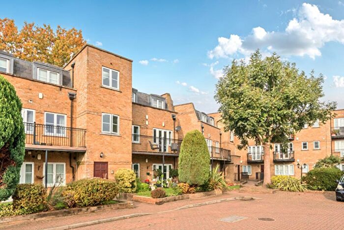 2 Bedroom Parking For Sale In High Street, London, N14