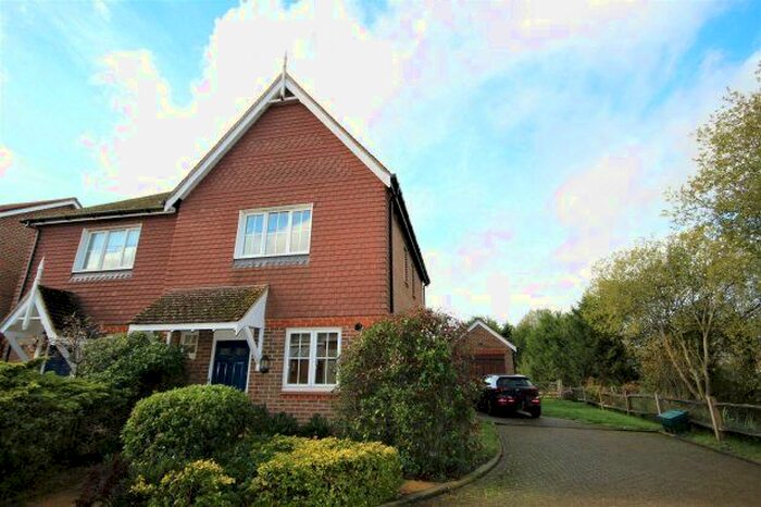 2 Bedroom Property To Rent In Halls Drive, Faygate, Horsham, RH12
