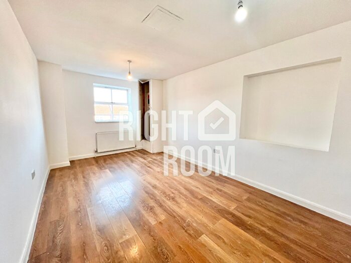 1 Bedroom Flat To Rent In Flat, Madina House, LU1