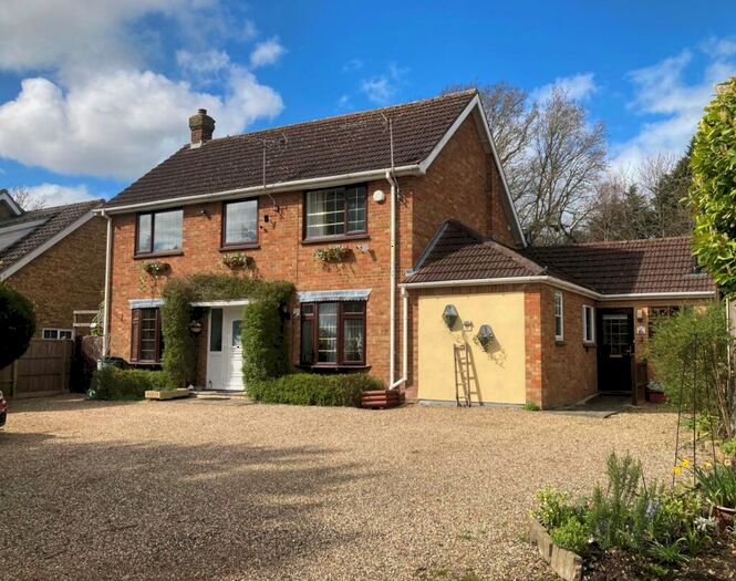 6 Bedroom Detached House For Sale In Willow Green, Ingatestone, Essex, CM4
