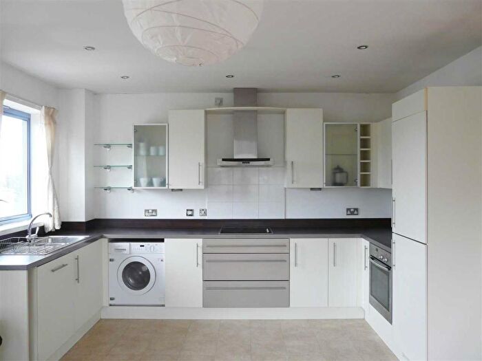 2 Bedroom Flat To Rent In Marine House, The Quays, Castle Quay Close, Nottingham, NG7