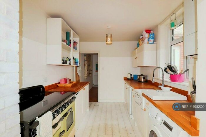 3 Bedroom Semi-Detached House To Rent In Burrell Road, Ipswich, IP2