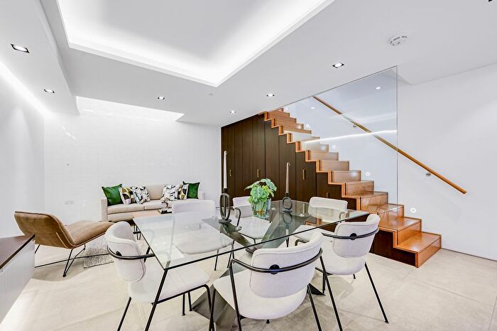 3 Bedroom Mews To Rent In Harley Place, Marylebone, W1G