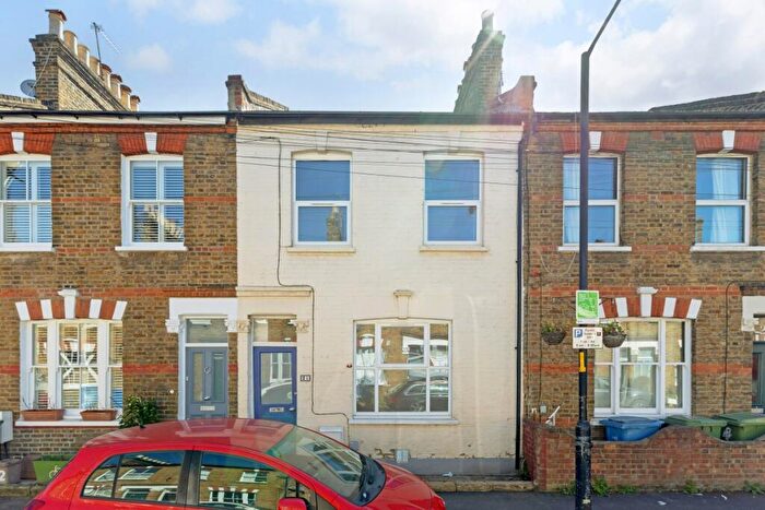 3 Bedroom Terraced House To Rent In Holbeck Row London, SE15