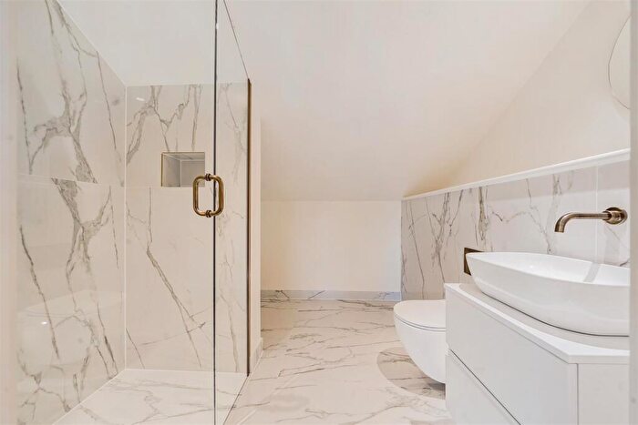 3 Bedroom End Of Terrace House For Sale In Cambridge Road, London, SE20