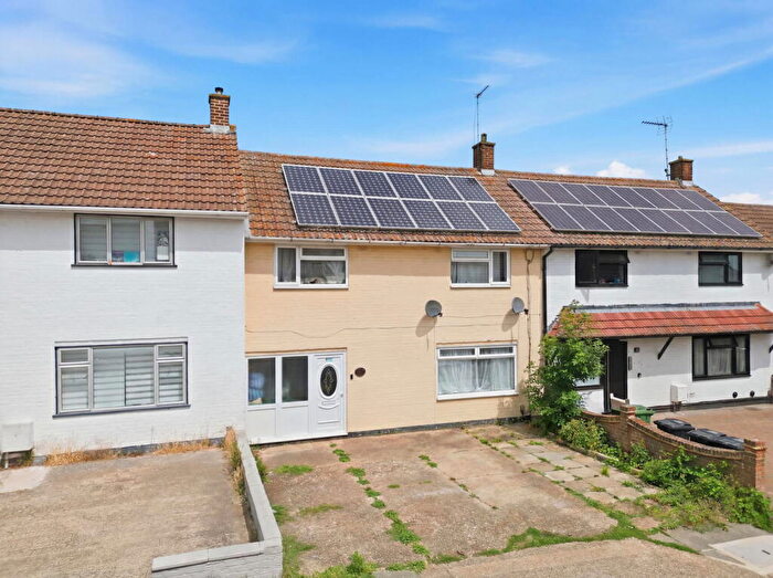 4 Bedroom Terraced House For Sale In Theydon Crescent, Basildon, SS14