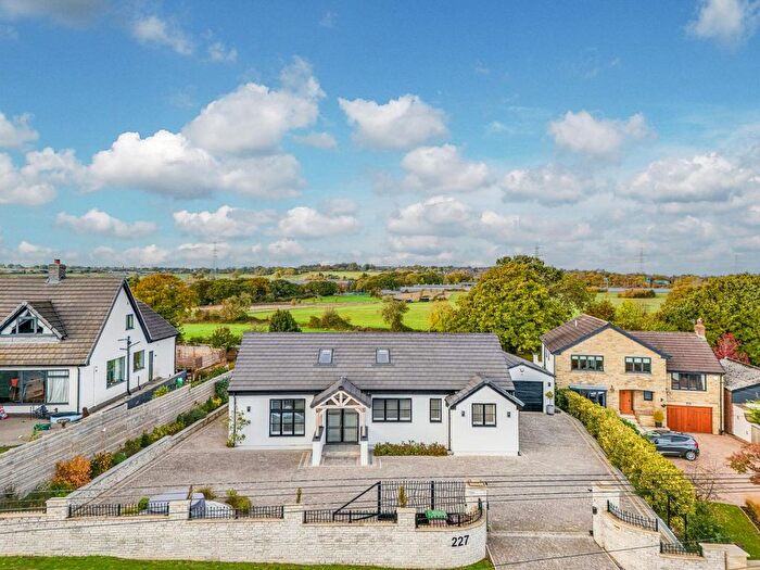 3 Bedroom Detached House For Sale In Brandy Carr Road, Kirkhamgate, Wakefield, WF2