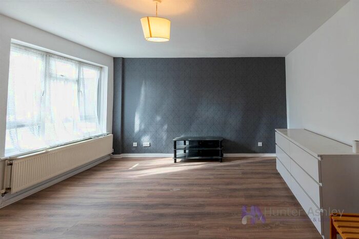 3 Bedroom Terraced House To Rent In Chandlers Close, Feltham, TW14