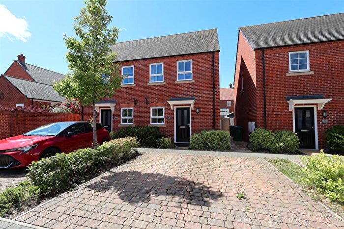 2 Bedroom Semi-Detached House For Sale In Moat Reach, Edlesborough, LU6