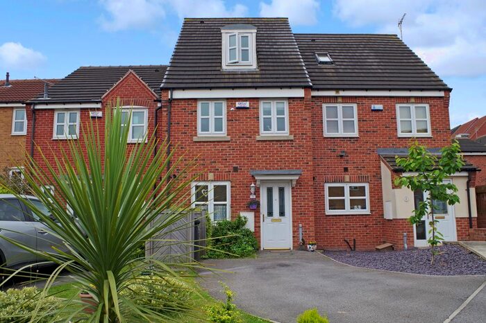 3 Bedroom Town House To Rent In Myrtle Drive, Sheffield S2