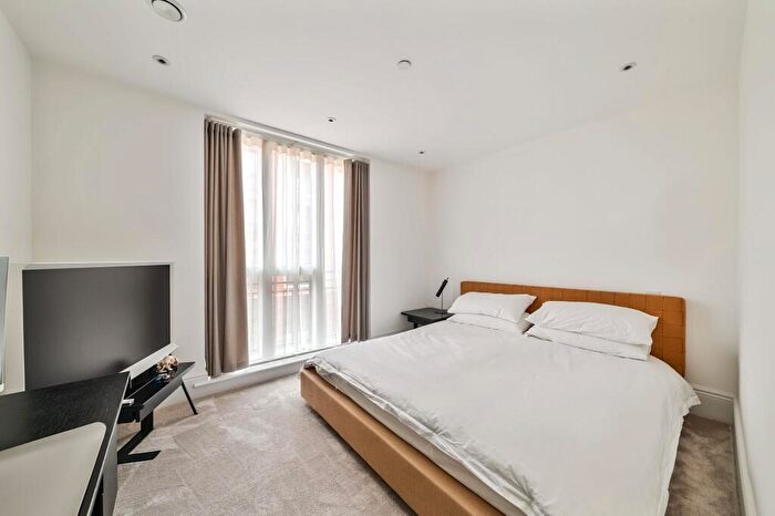 2 Bedroom Apartment To Rent In Fellowes Rise, Winchester, SO22