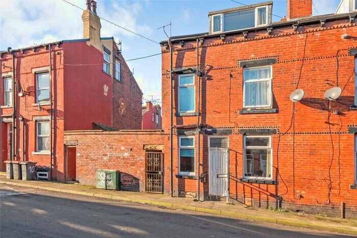 2 Bedroom End Of Terrace House To Rent In Greenock Place, Leeds, West Yorkshire, LS12