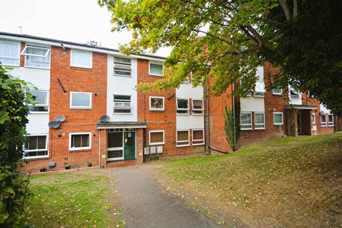 2 Bedroom Flat For Sale In Springfield Road, Chesham, HP5
