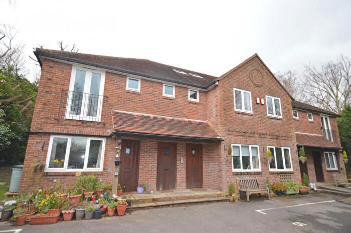1 Bedroom Flat To Rent In Klada Court, Field End, Storrington, RH20