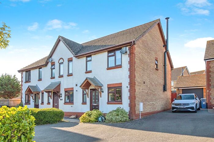 3 Bedroom End Of Terrace House For Sale In Aubrey Drive, Sudbury, CO10