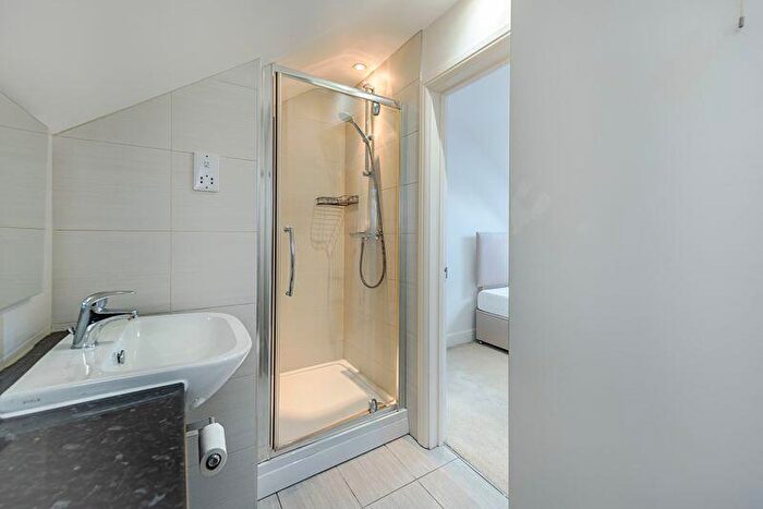 3 Bedroom End Of Terrace House For Sale In Jubilee Gardens, Tring, HP23