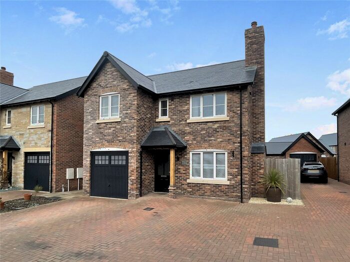 3 Bedroom Detached House For Sale In Maes Sarn Wen, Four Crosses, Llanymynech, Powys, SY22