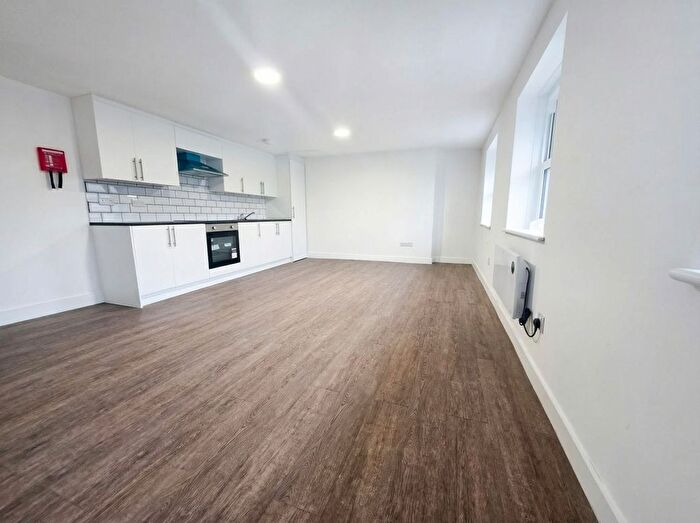 2 Bedroom Flat To Rent In Silver Street, Enfield, EN1