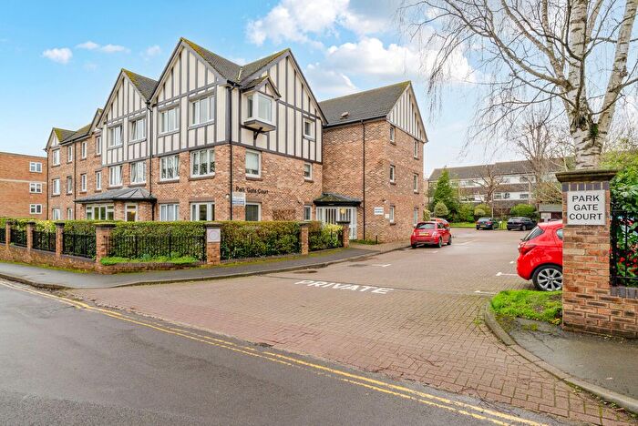 2 Bedroom Flat For Sale In Constitution Hill, Woking, GU22
