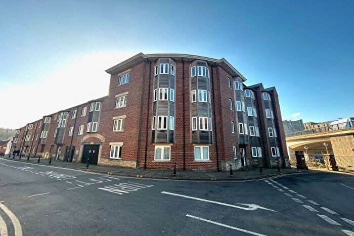 2 Bedroom Flat To Rent In Back Silver Street, Durham, DH1