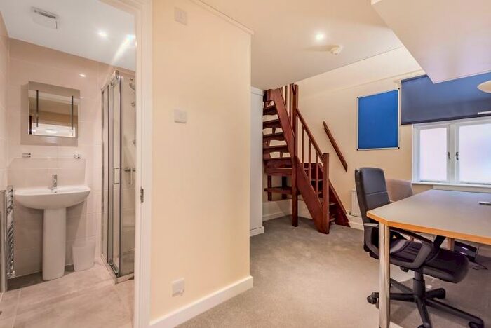 Apartment To Rent In High Street, Oxford, OX1