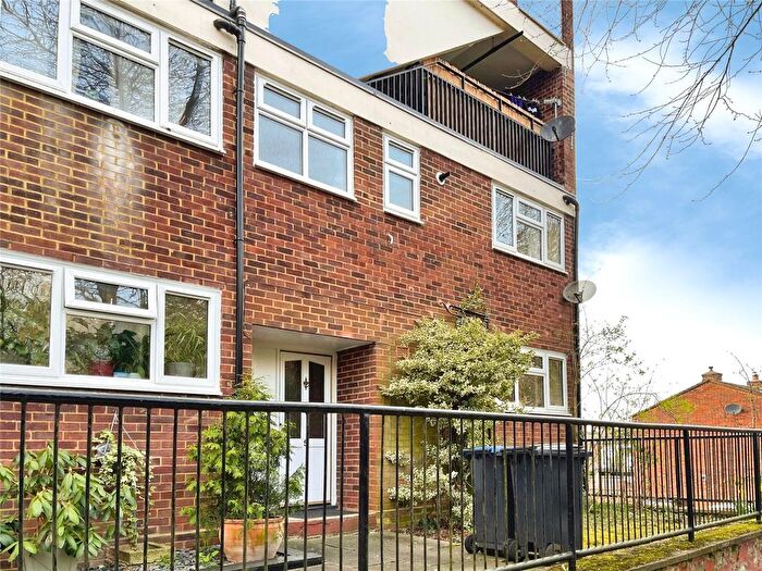 3 Bedroom Maisonette For Sale In Altham Grove, Harlow, Essex, CM20