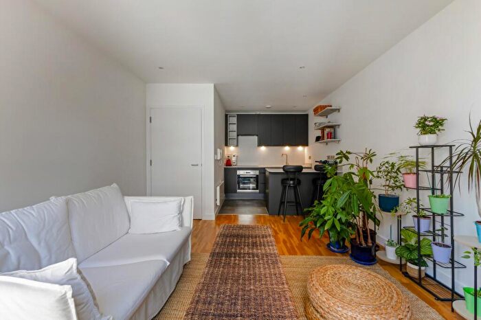 1 Bedroom Apartment For Sale In Piccadilly Place, Manchester, Greater Manchester, M1