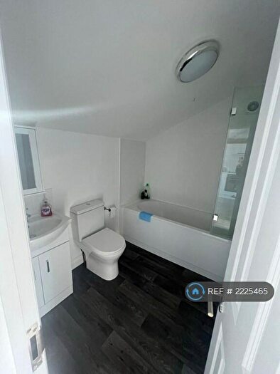 Studio To Rent In Denning Rd, London, NW3