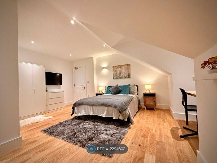 Studio To Rent In Far Way, Hornchurch, RM11