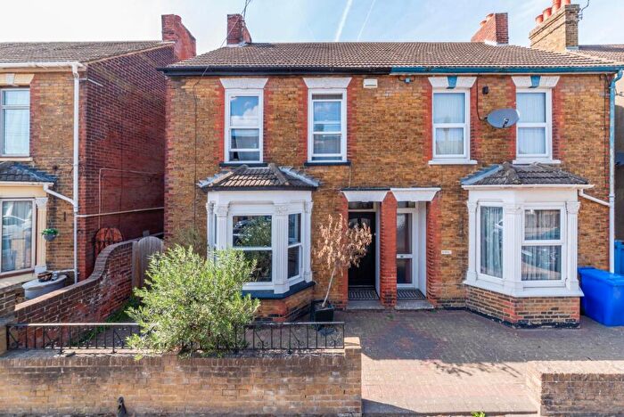 3 Bedroom Semi Detached House For Sale In Park Road, Sittingbourne, ME10