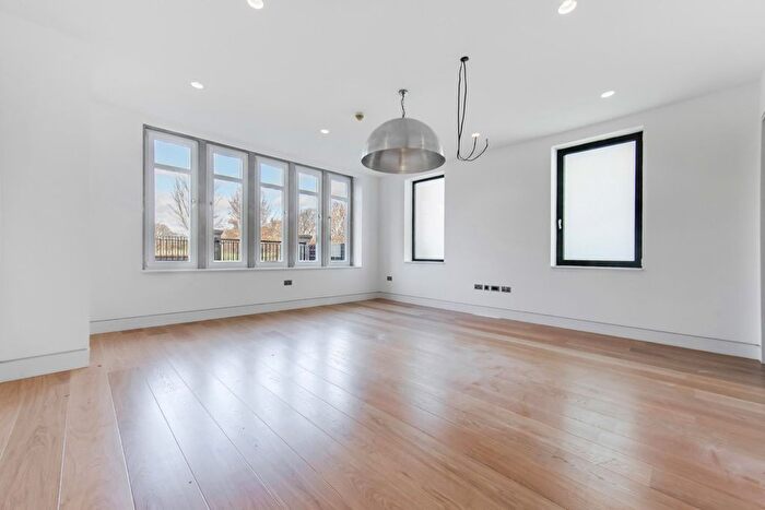 5 Bedroom Flat To Rent In Elm Avenue, London, W5
