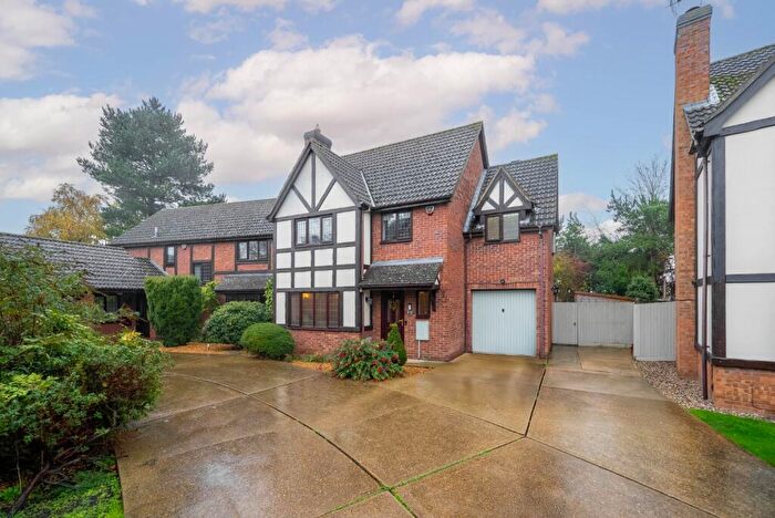 4 Bedroom Detached House For Sale In Padgetts Close, Warboys, Huntingdon, Cambridgeshire, PE28