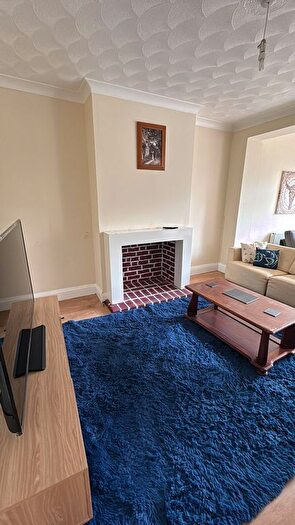 4 Bedroom Semi Detached House To Rent In Winser Drive, Reading, RG30