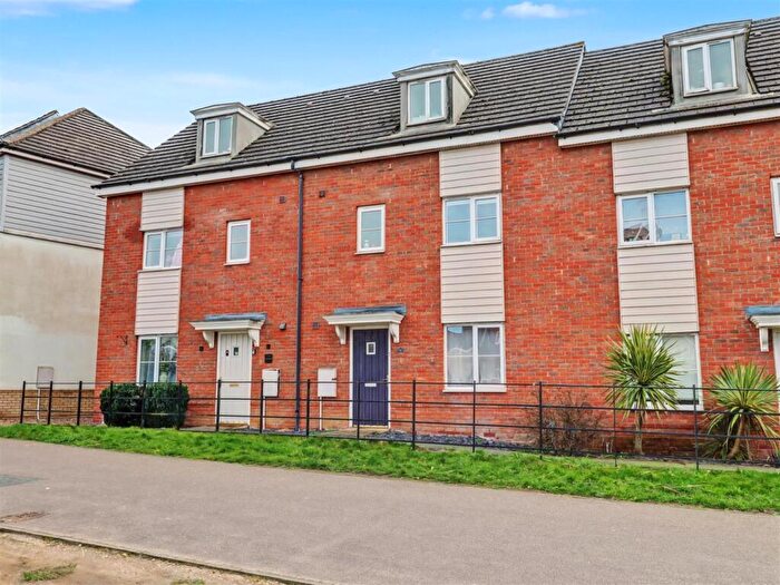 4 Bedroom Town House For Sale In Sir Alfred Munnings Road, Costessey, Norwich, NR8